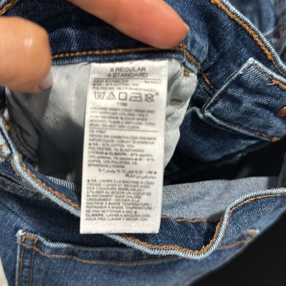 Old Navy Women Shorts Size 8R Stretch Denim Jeans Classic Sexy Medium Blue wash - Picture 3 of 7